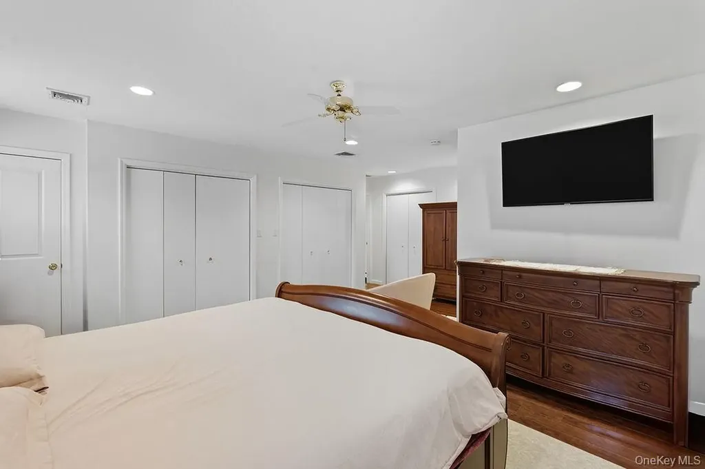 181 Tottenham Road Lynbrook NY 11563