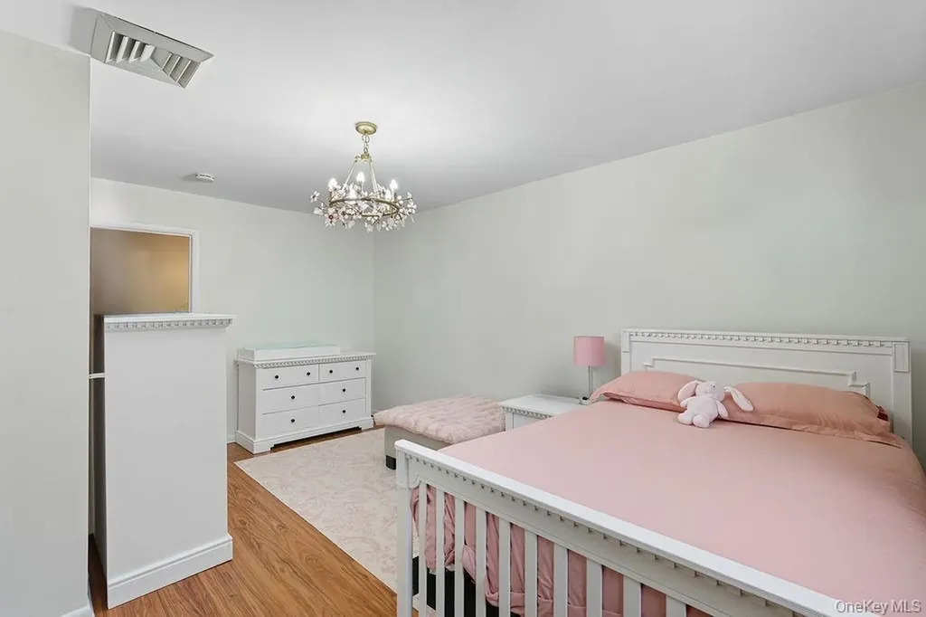 181 Tottenham Road Lynbrook NY 11563
