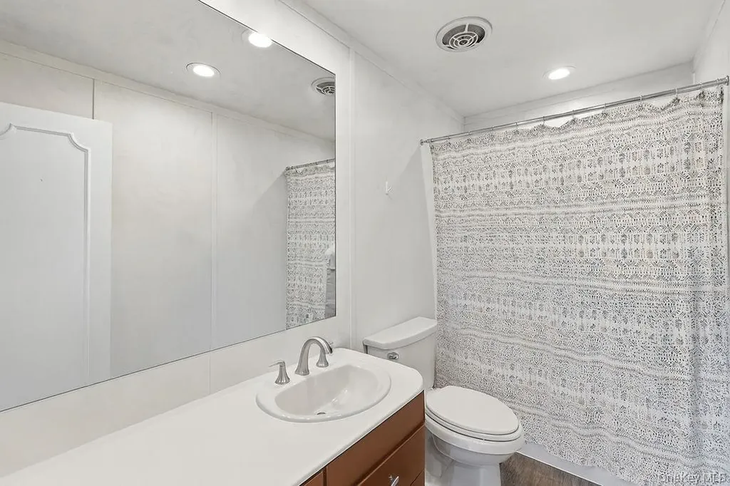 181 Tottenham Road Lynbrook NY 11563