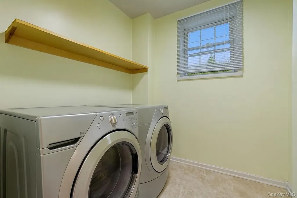 181 Tottenham Road Lynbrook NY 11563