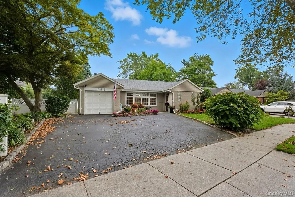 181 Tottenham Road Lynbrook NY 11563
