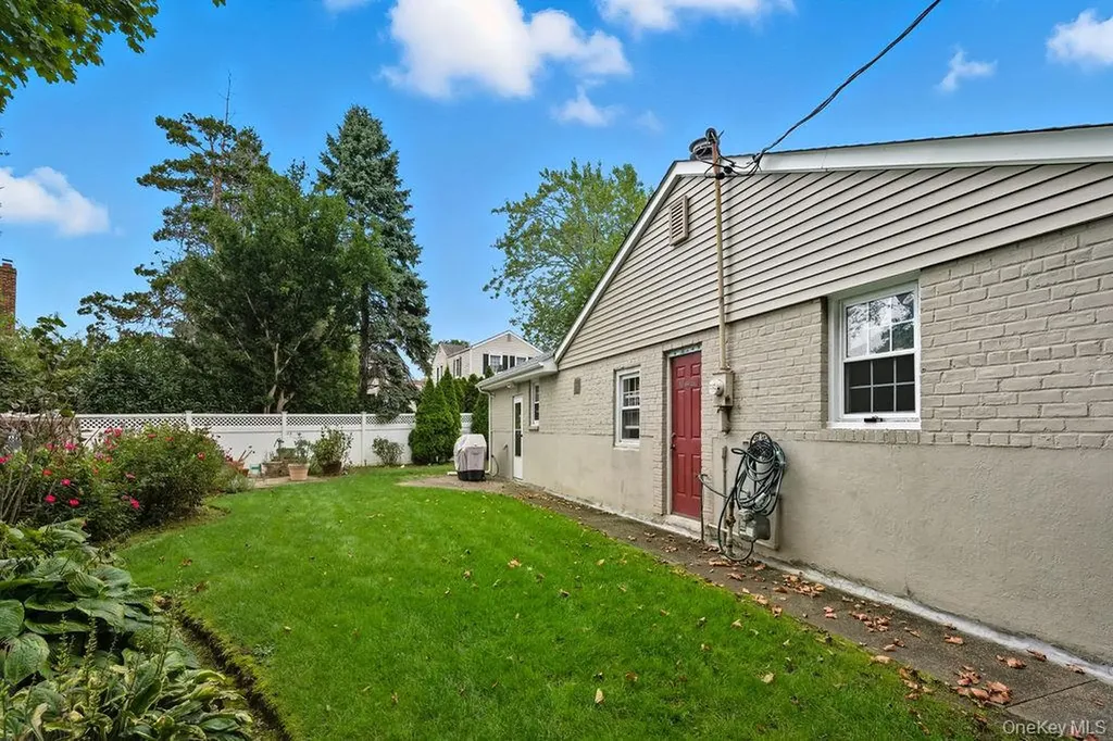 181 Tottenham Road Lynbrook NY 11563
