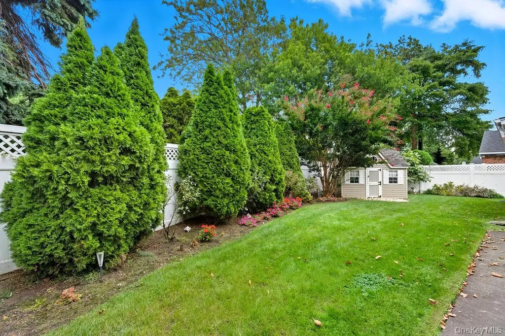 181 Tottenham Road Lynbrook NY 11563
