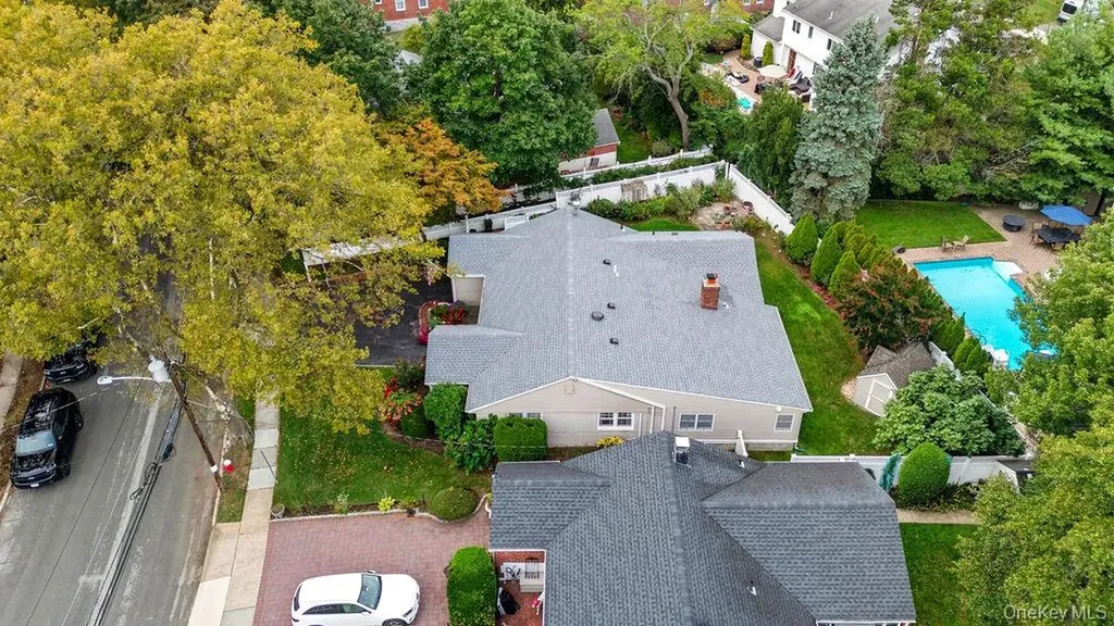 181 Tottenham Road Lynbrook NY 11563