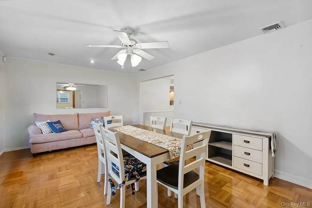 181 Tottenham Road Lynbrook NY 11563