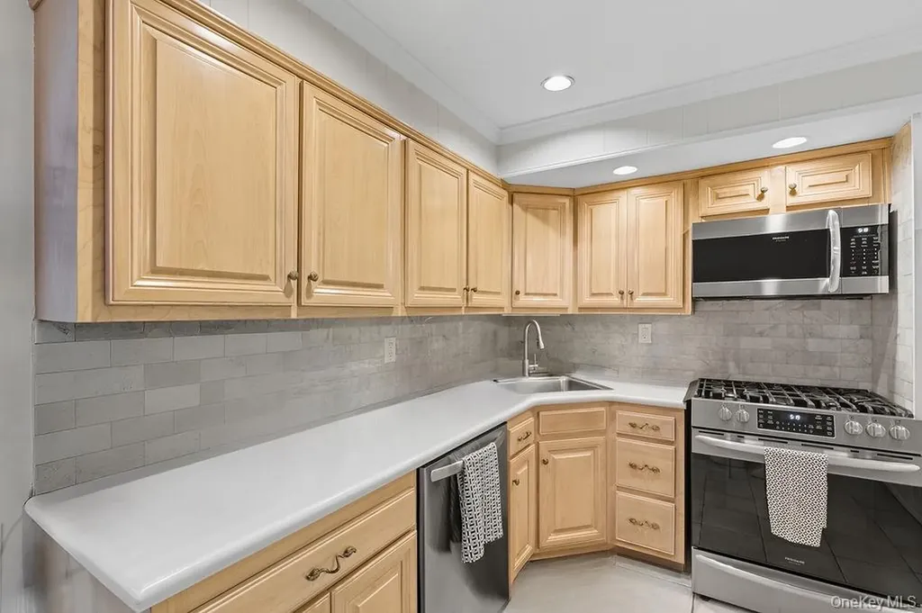 181 Tottenham Road Lynbrook NY 11563