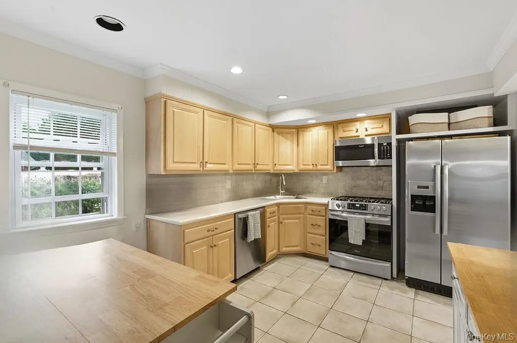 181 Tottenham Road Lynbrook NY 11563