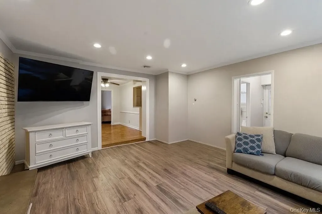 181 Tottenham Road Lynbrook NY 11563