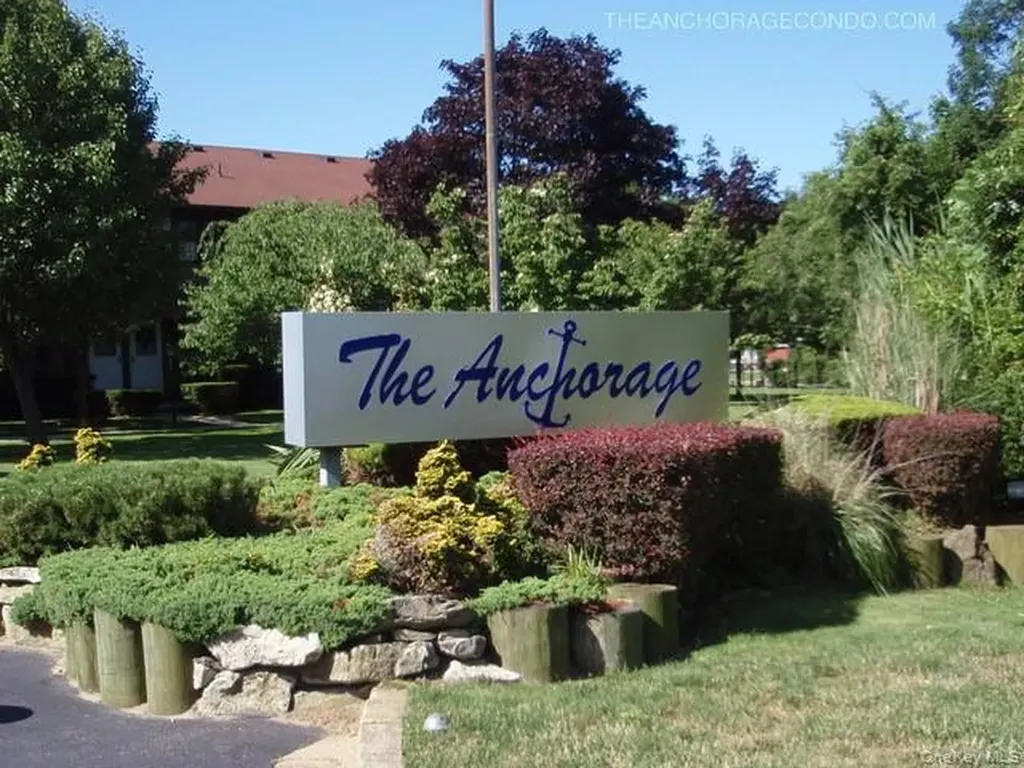 348 Mariners Way Copiague NY 11726