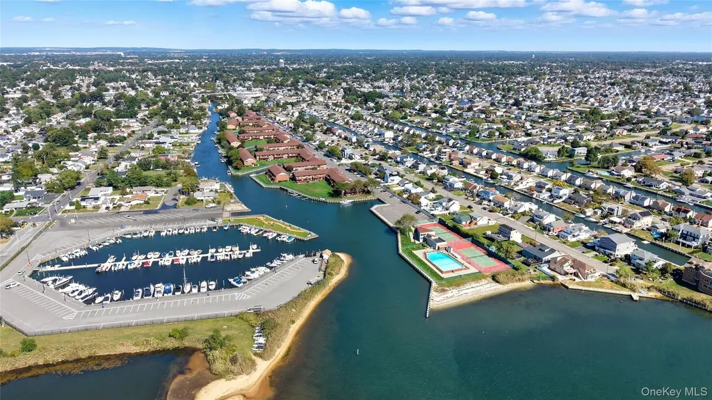 348 Mariners Way Copiague NY 11726