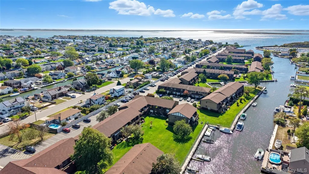 348 Mariners Way Copiague NY 11726