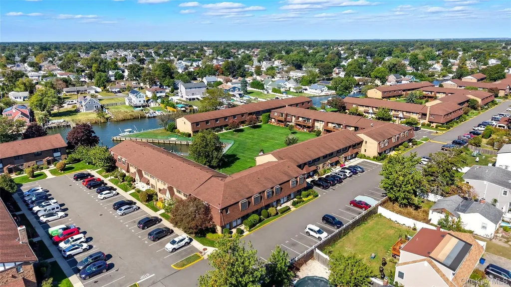 348 Mariners Way Copiague NY 11726