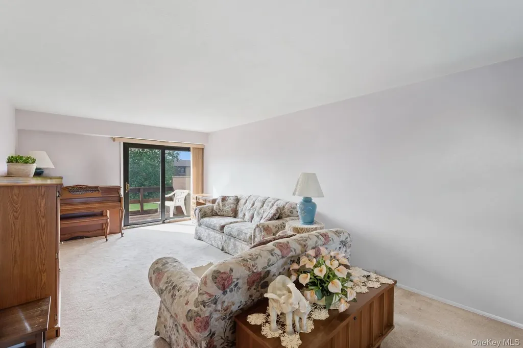 348 Mariners Way Copiague NY 11726
