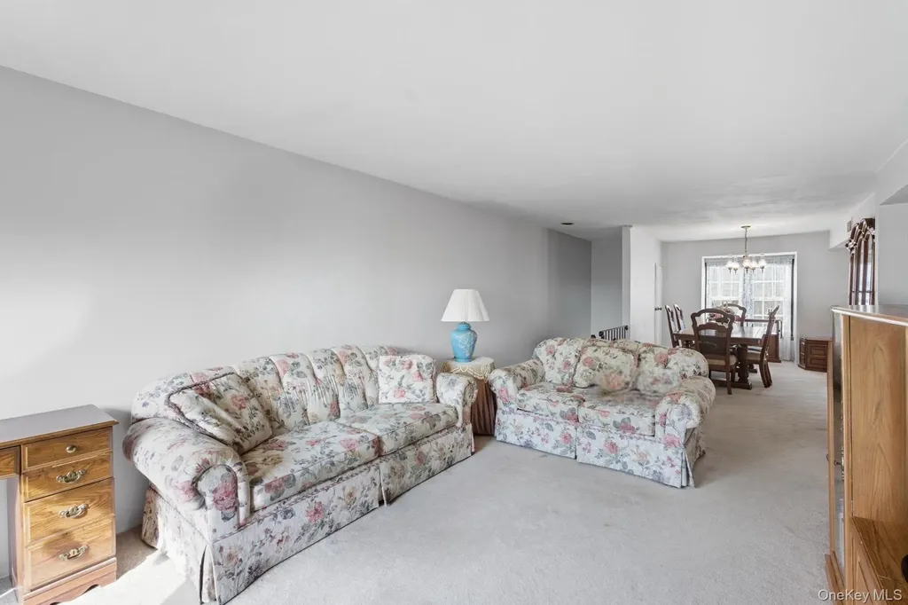 348 Mariners Way Copiague NY 11726