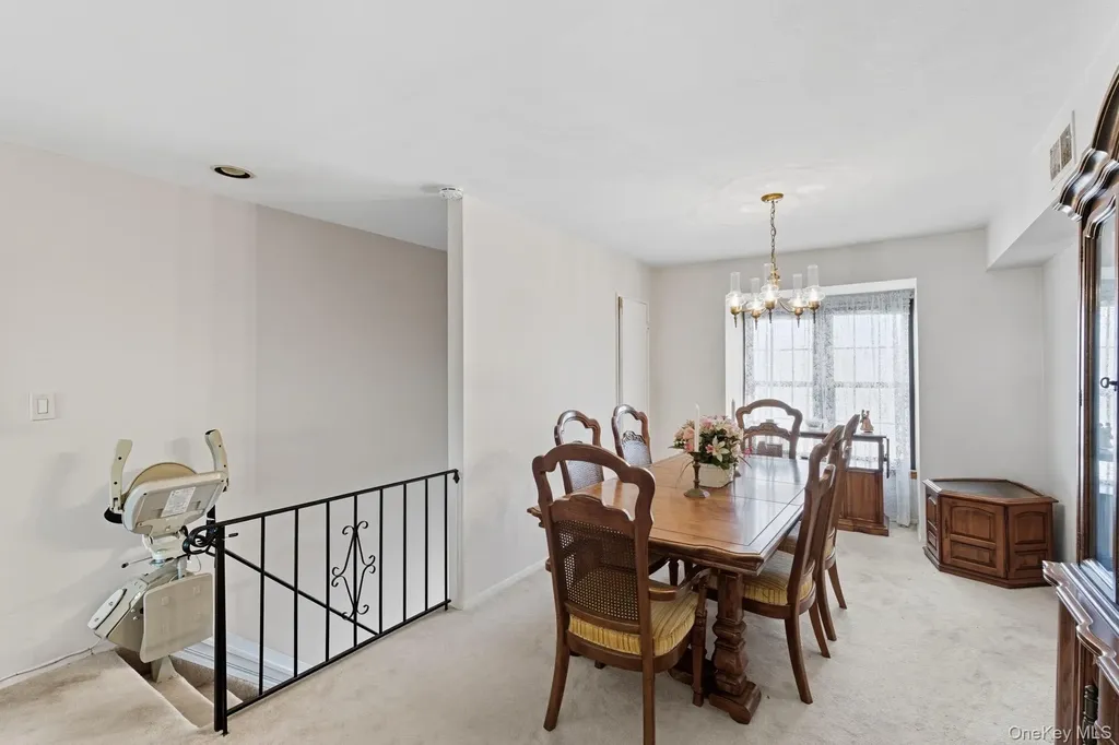 348 Mariners Way Copiague NY 11726
