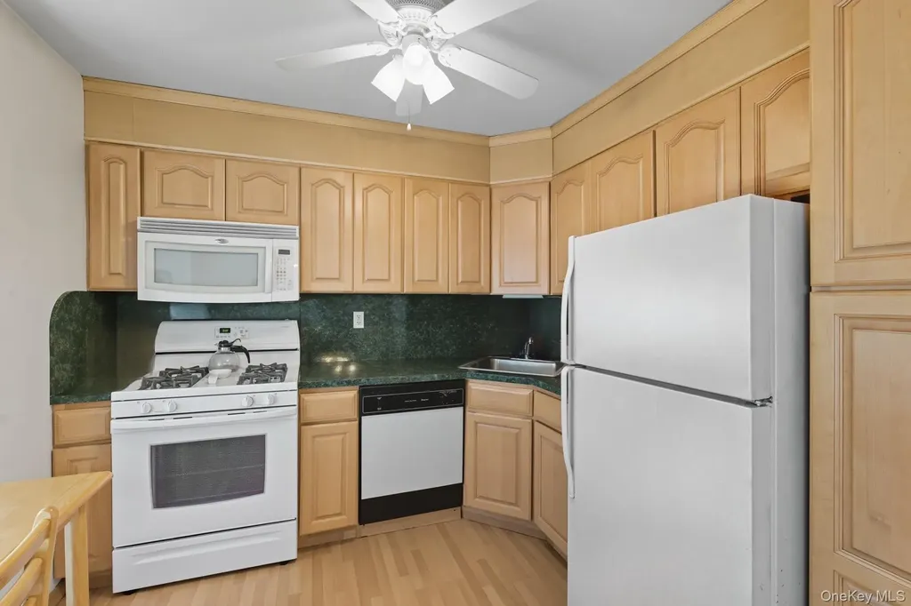 348 Mariners Way Copiague NY 11726