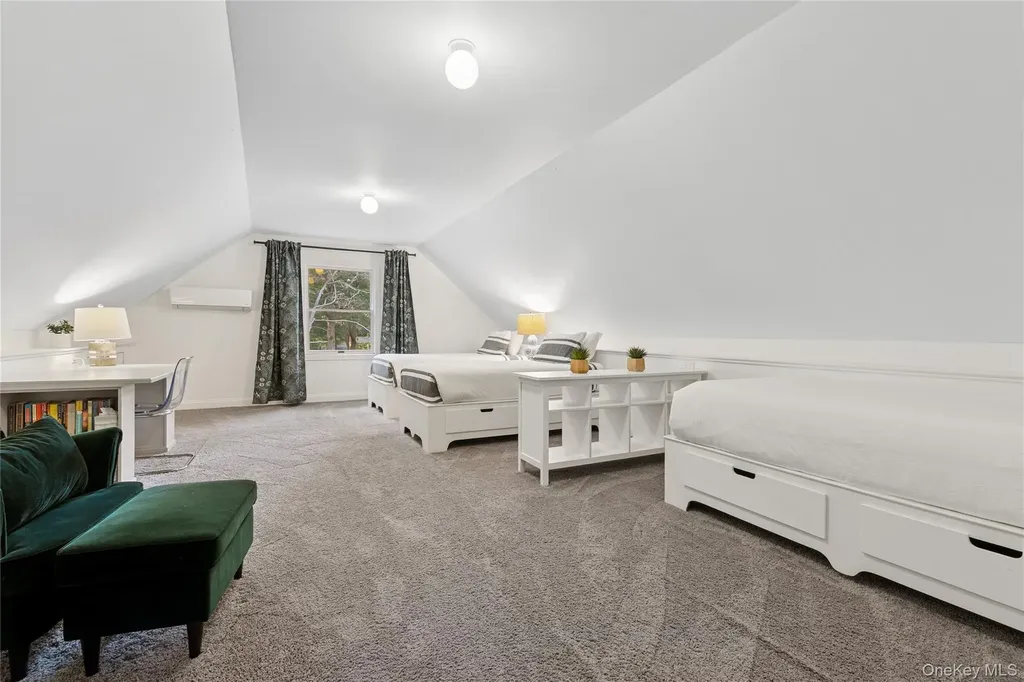 1181 Fireplace Road East Hampton NY 11937