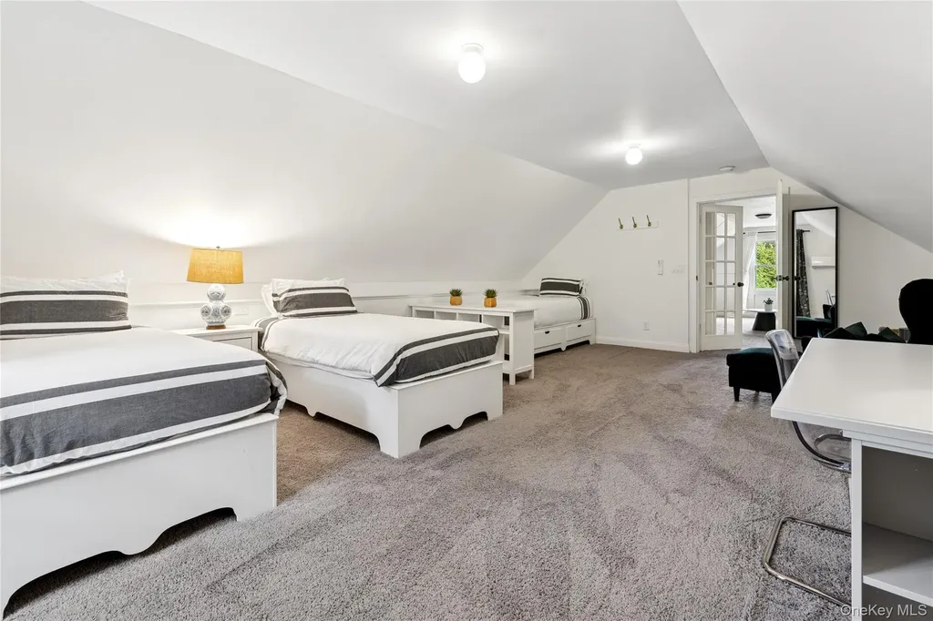 1181 Fireplace Road East Hampton NY 11937