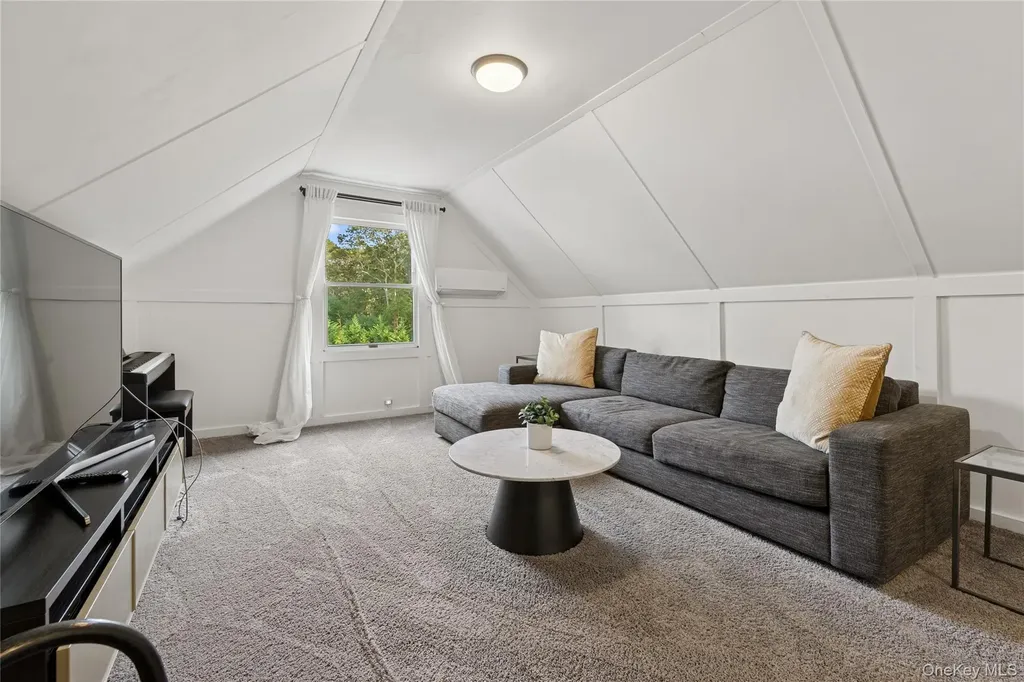 1181 Fireplace Road East Hampton NY 11937