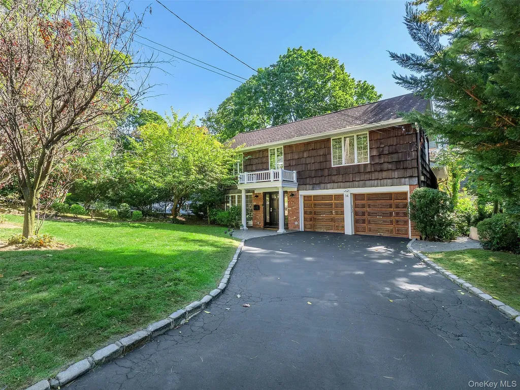 14 Combes Drive Manhasset NY 11030