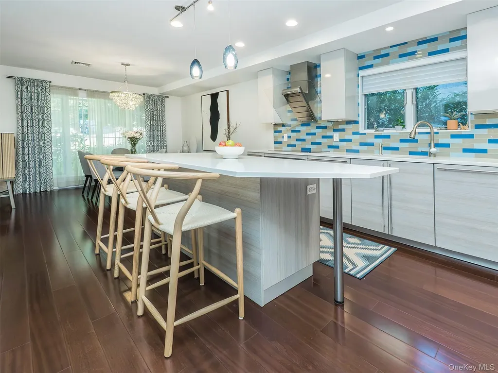 14 Combes Drive Manhasset NY 11030