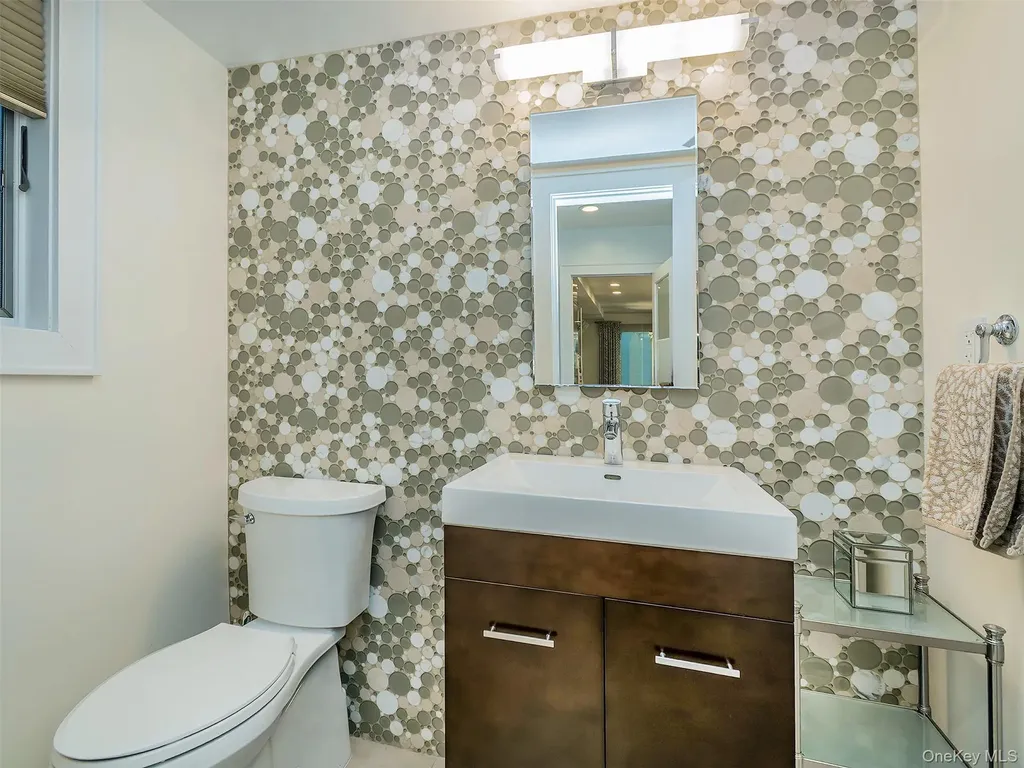 14 Combes Drive Manhasset NY 11030