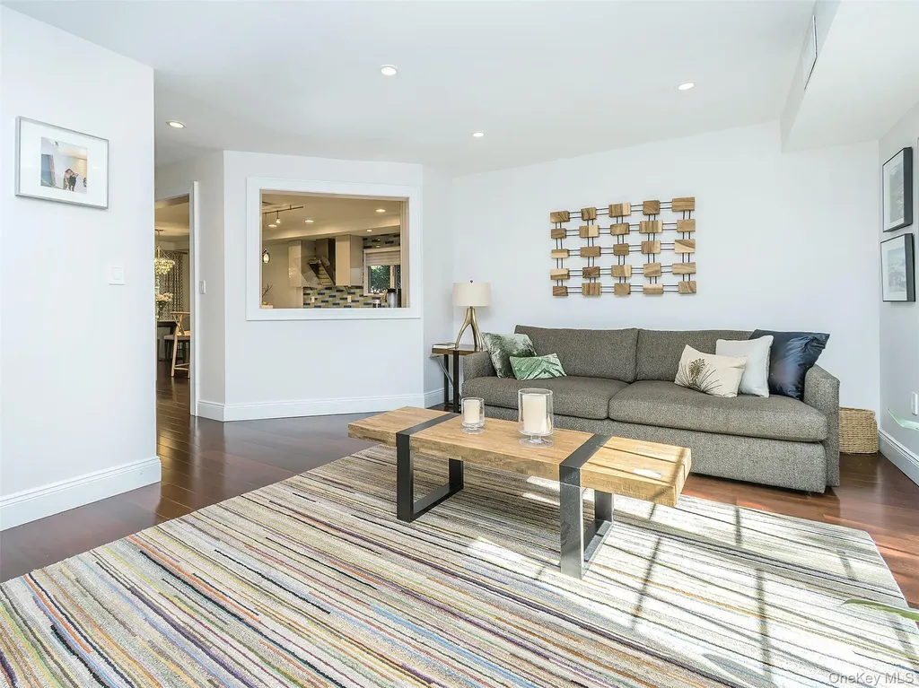 14 Combes Drive Manhasset NY 11030