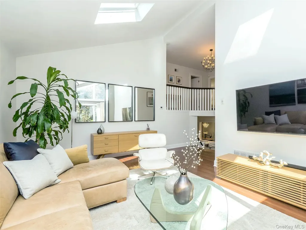 14 Combes Drive Manhasset NY 11030