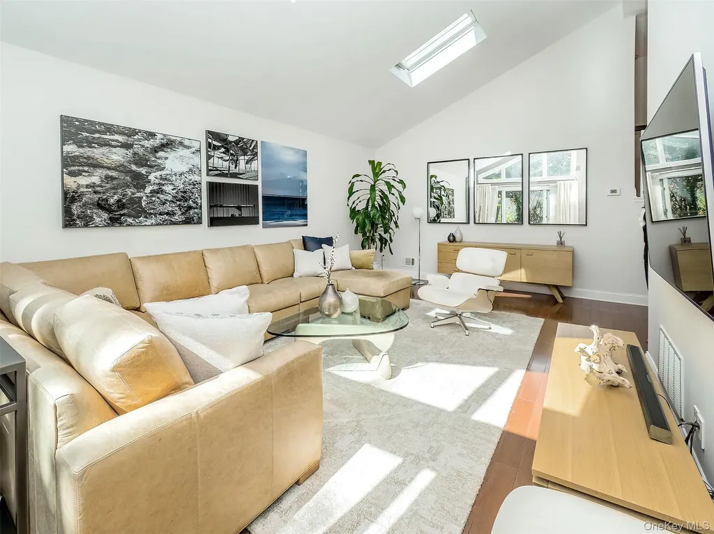 14 Combes Drive Manhasset NY 11030