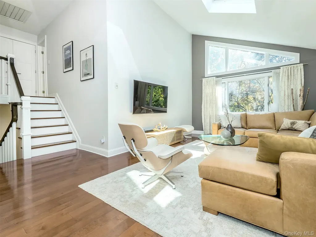 14 Combes Drive Manhasset NY 11030