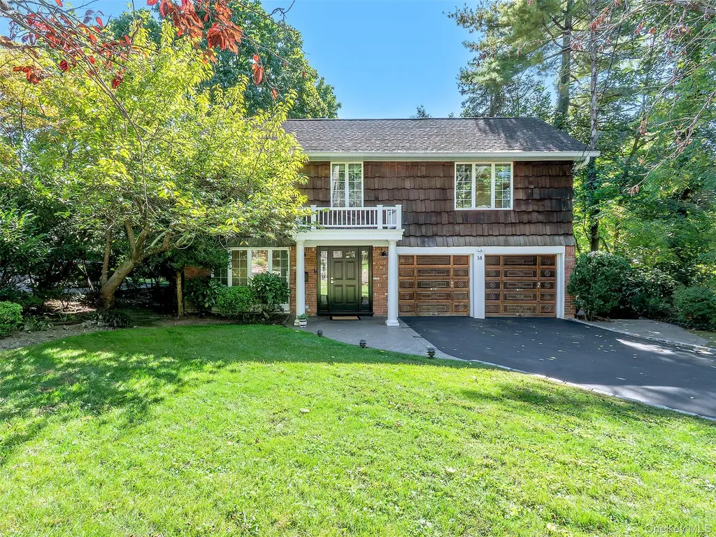 14 Combes Drive Manhasset NY 11030