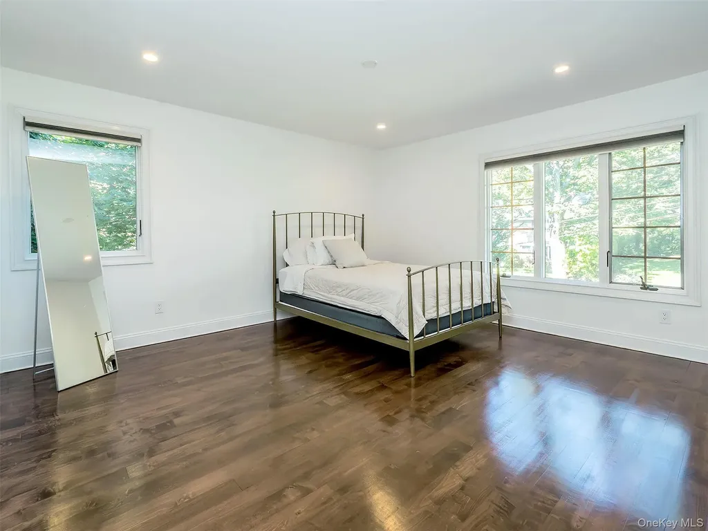 14 Combes Drive Manhasset NY 11030