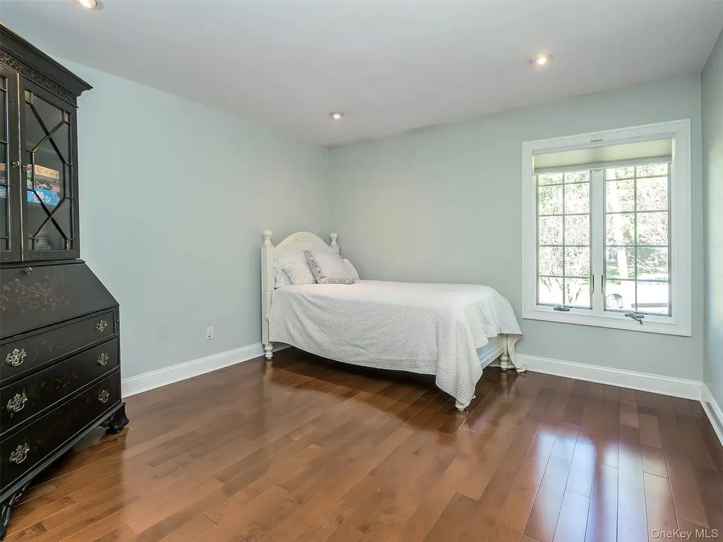 14 Combes Drive Manhasset NY 11030
