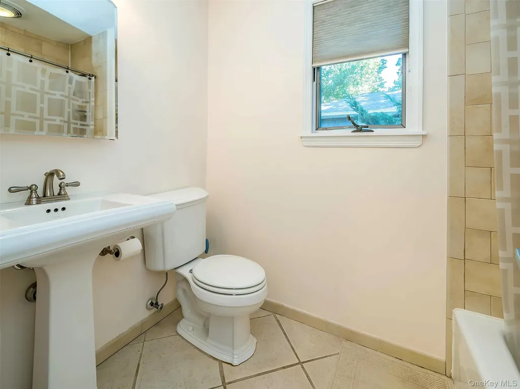 14 Combes Drive Manhasset NY 11030