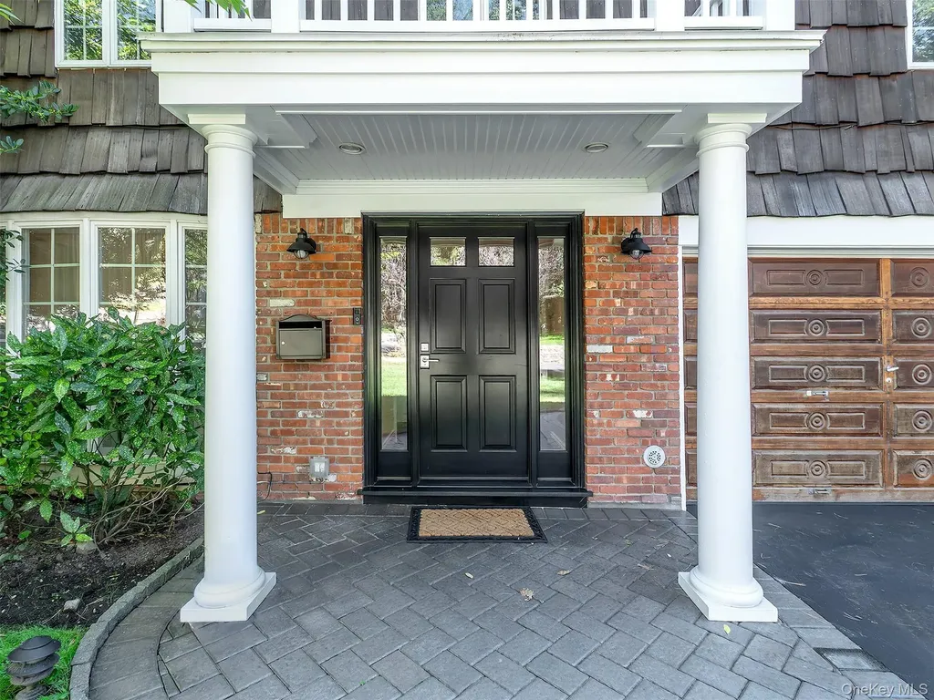 14 Combes Drive Manhasset NY 11030