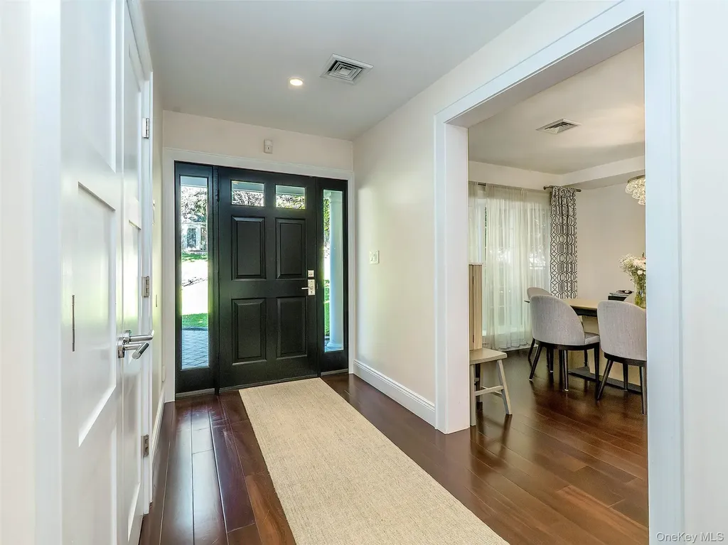 14 Combes Drive Manhasset NY 11030