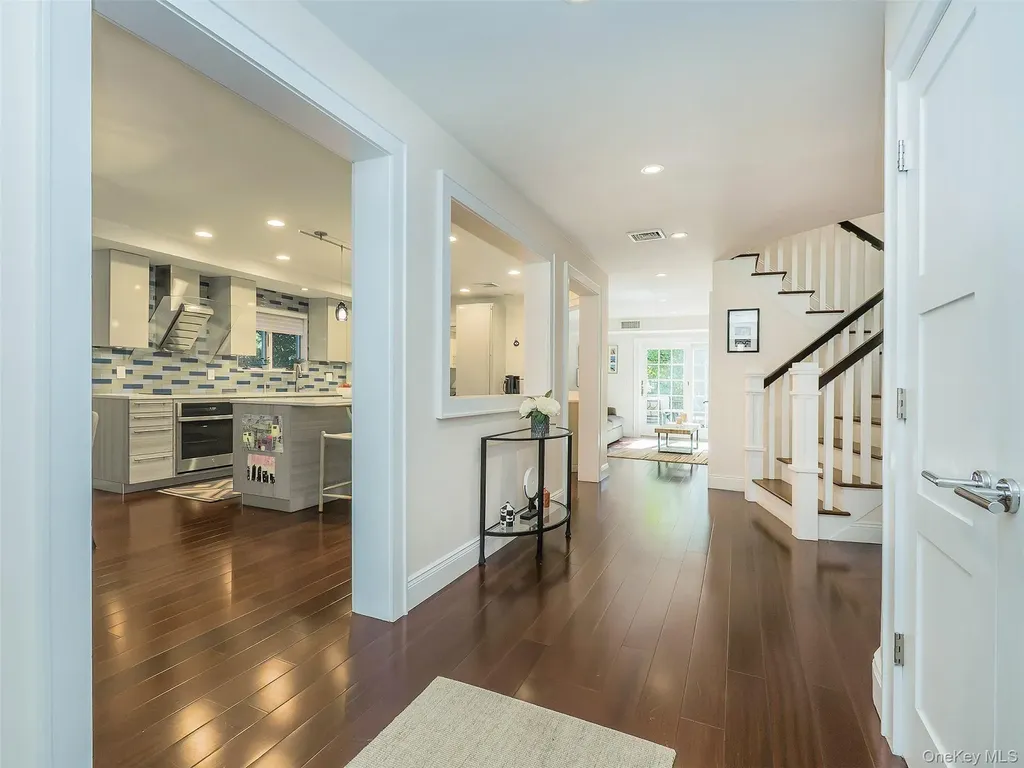 14 Combes Drive Manhasset NY 11030