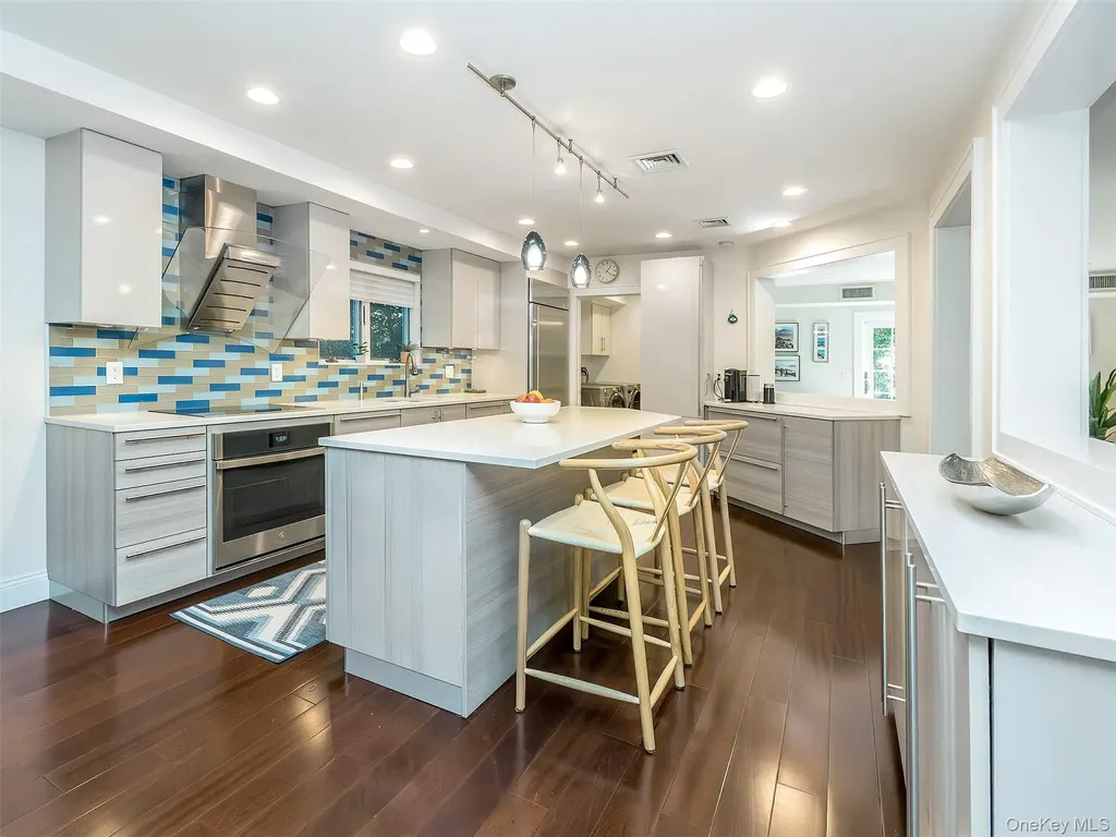 14 Combes Drive Manhasset NY 11030