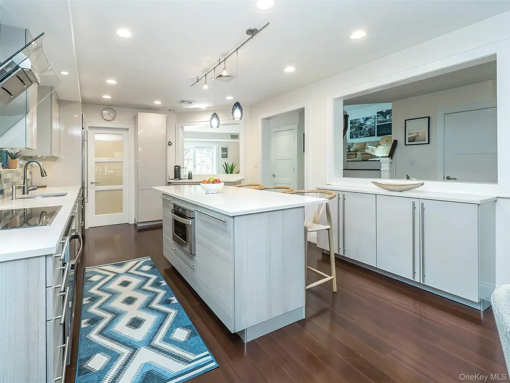 14 Combes Drive Manhasset NY 11030