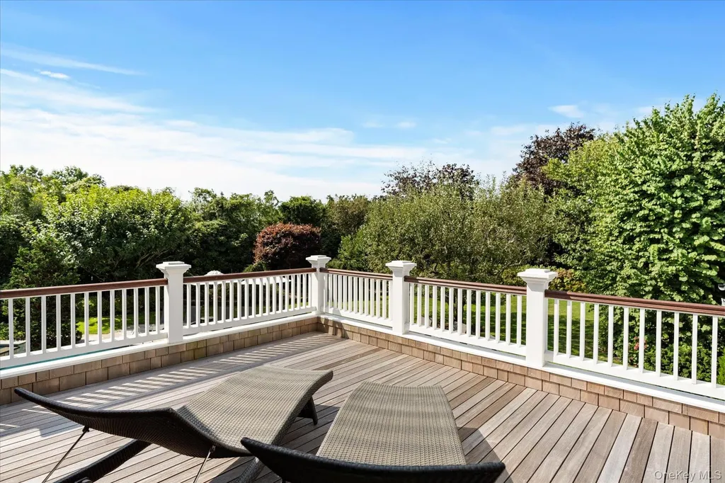 231 Flying Point Road Southampton NY 11968