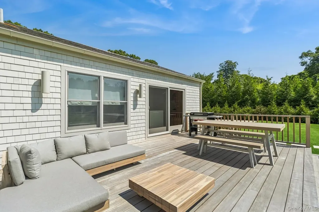 96 Town Lane East Hampton NY 11937