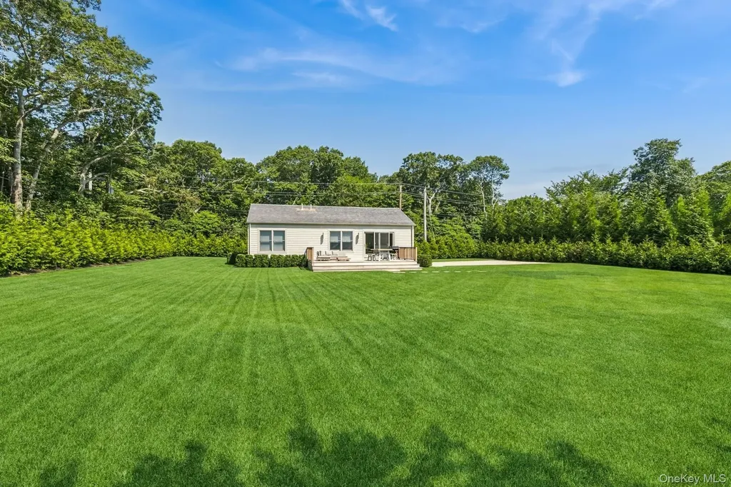 96 Town Lane East Hampton NY 11937