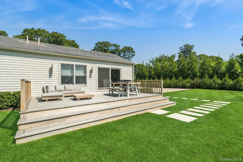 96 Town Lane East Hampton NY 11937
