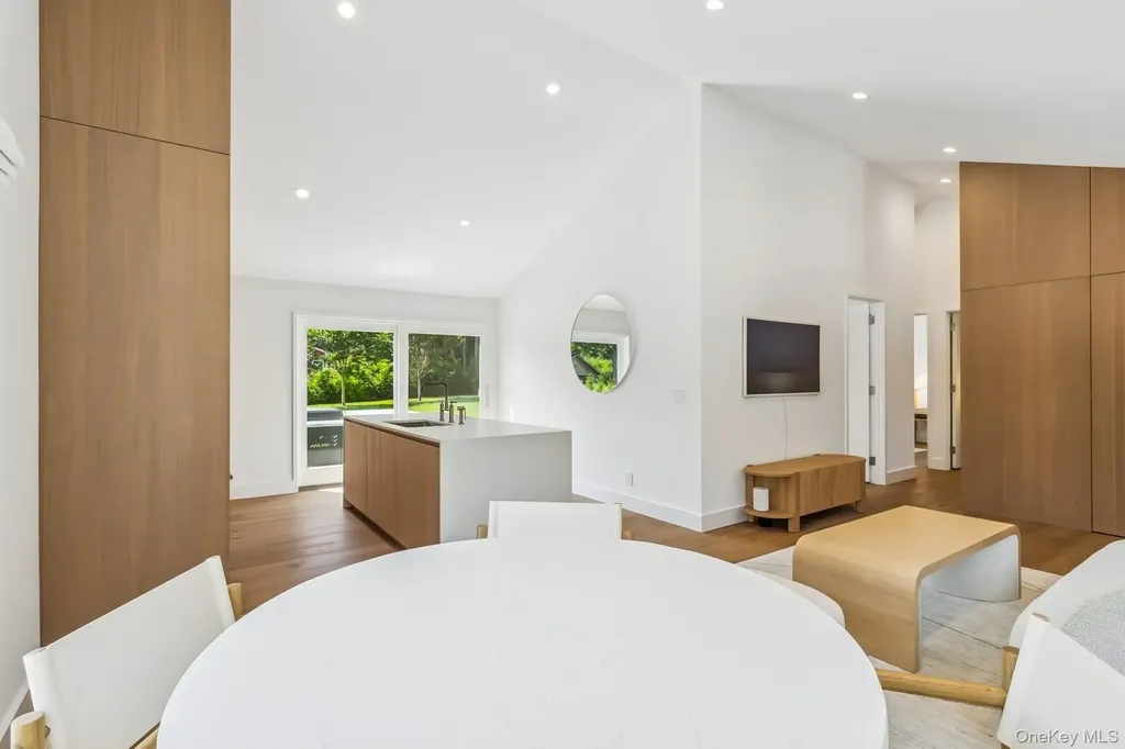 96 Town Lane East Hampton NY 11937