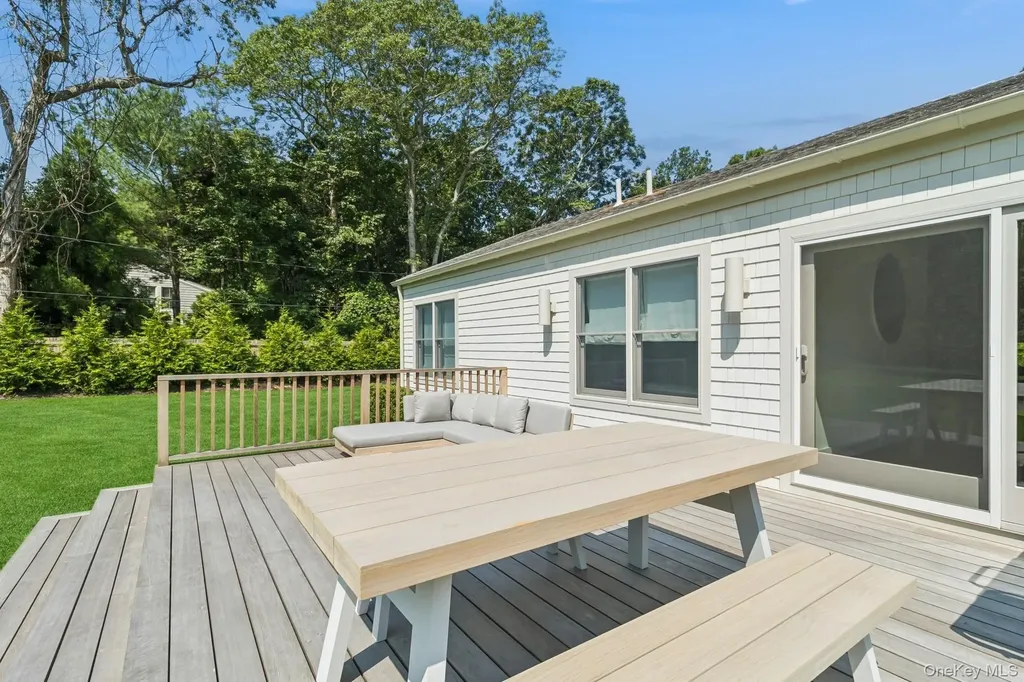96 Town Lane East Hampton NY 11937