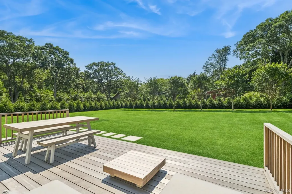 96 Town Lane East Hampton NY 11937