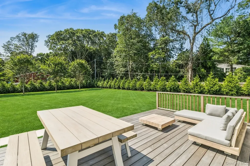 96 Town Lane East Hampton NY 11937