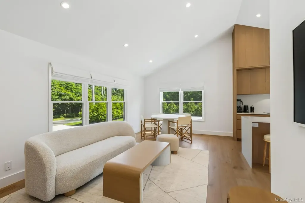 96 Town Lane East Hampton NY 11937