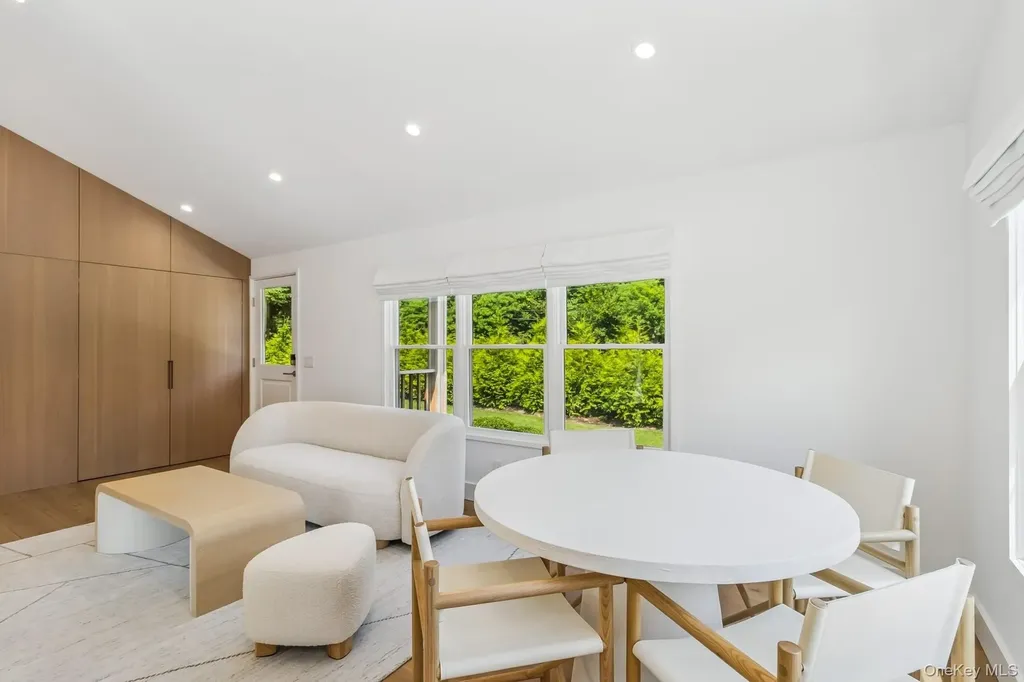 96 Town Lane East Hampton NY 11937