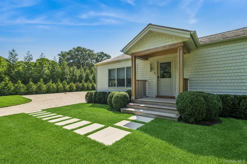 96 Town Lane East Hampton NY 11937